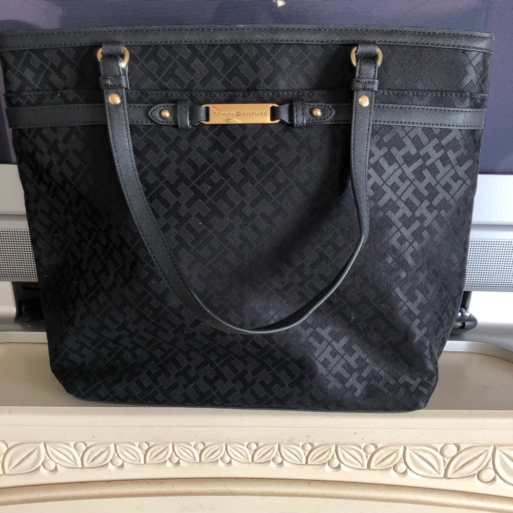 Black Tommy Hilfiger tote.